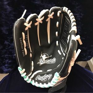 Fast pitch glove